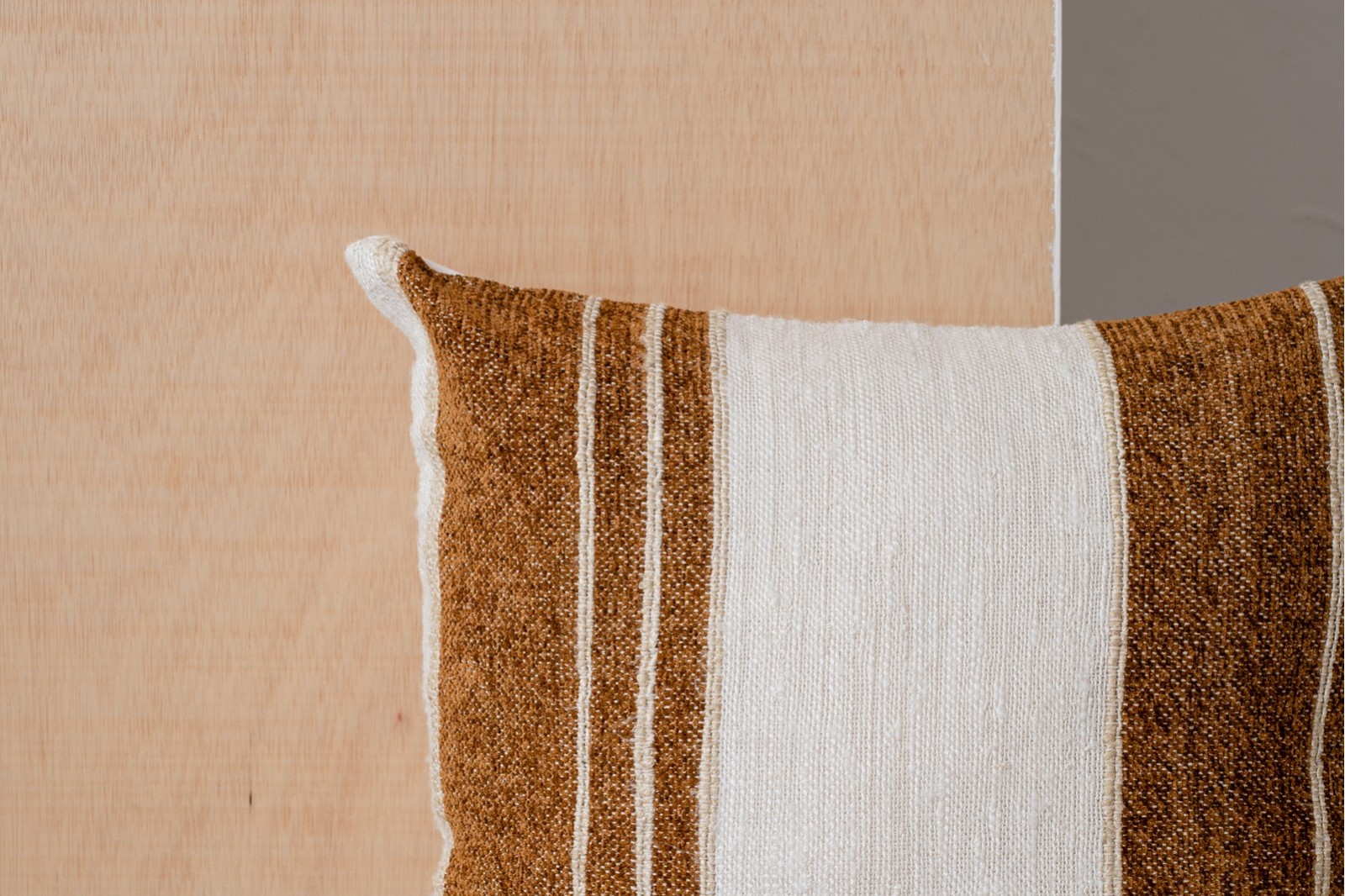 CUSHION MINIA N3. WHITE OCHRE CTTON CUSHION