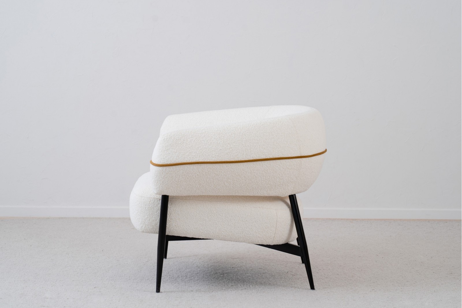 ARMCHAIR. ROUND SHAPE. OFF-WHTE OCHRE UPHOLSTERY