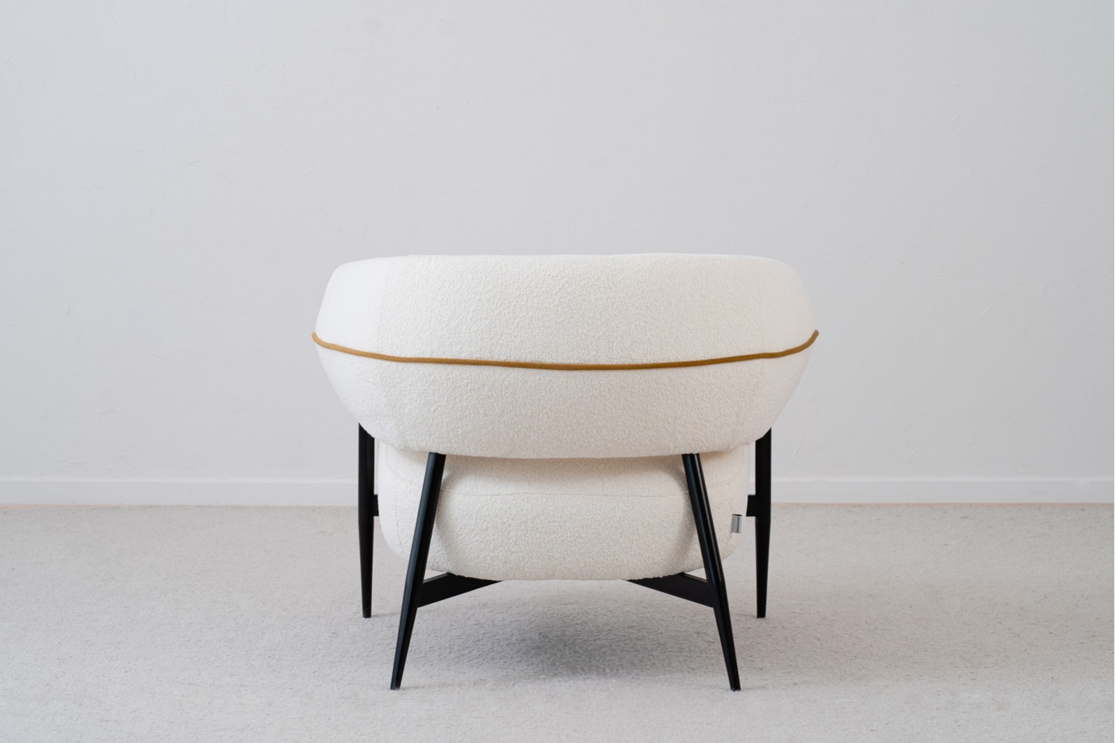 ARMCHAIR. ROUND SHAPE. OFF-WHTE OCHRE UPHOLSTERY