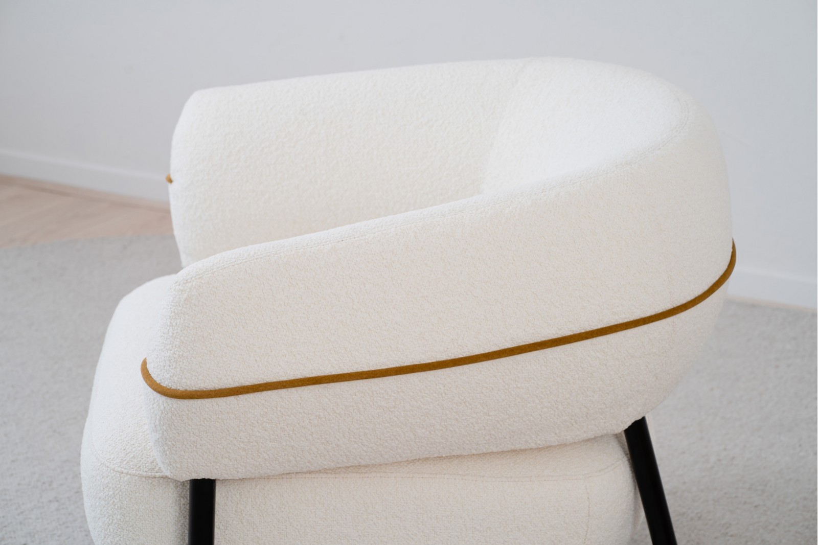 ARMCHAIR. ROUND SHAPE. OFF-WHTE OCHRE UPHOLSTERY