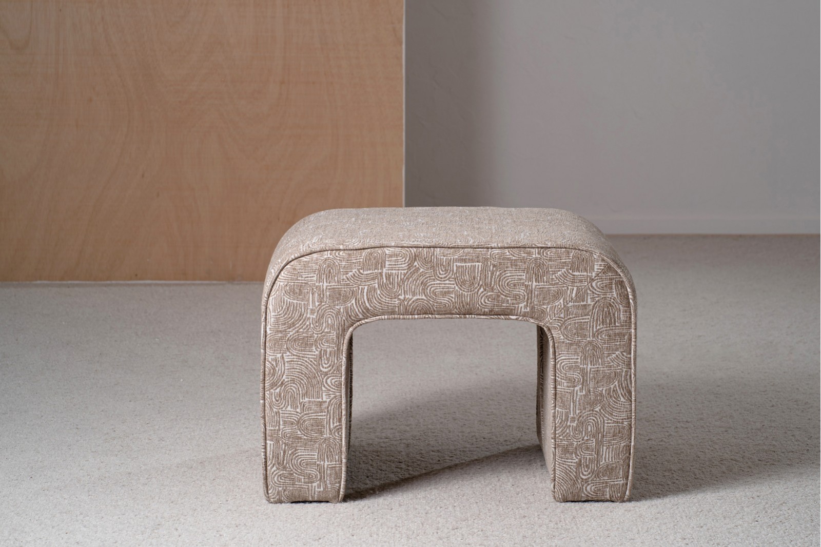 NAIA POUF. CAMEL AND BEIGE