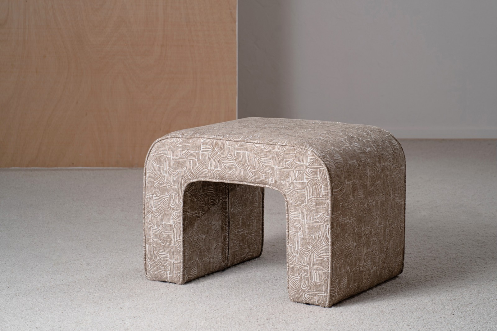 NAIA POUF. CAMEL AND BEIGE