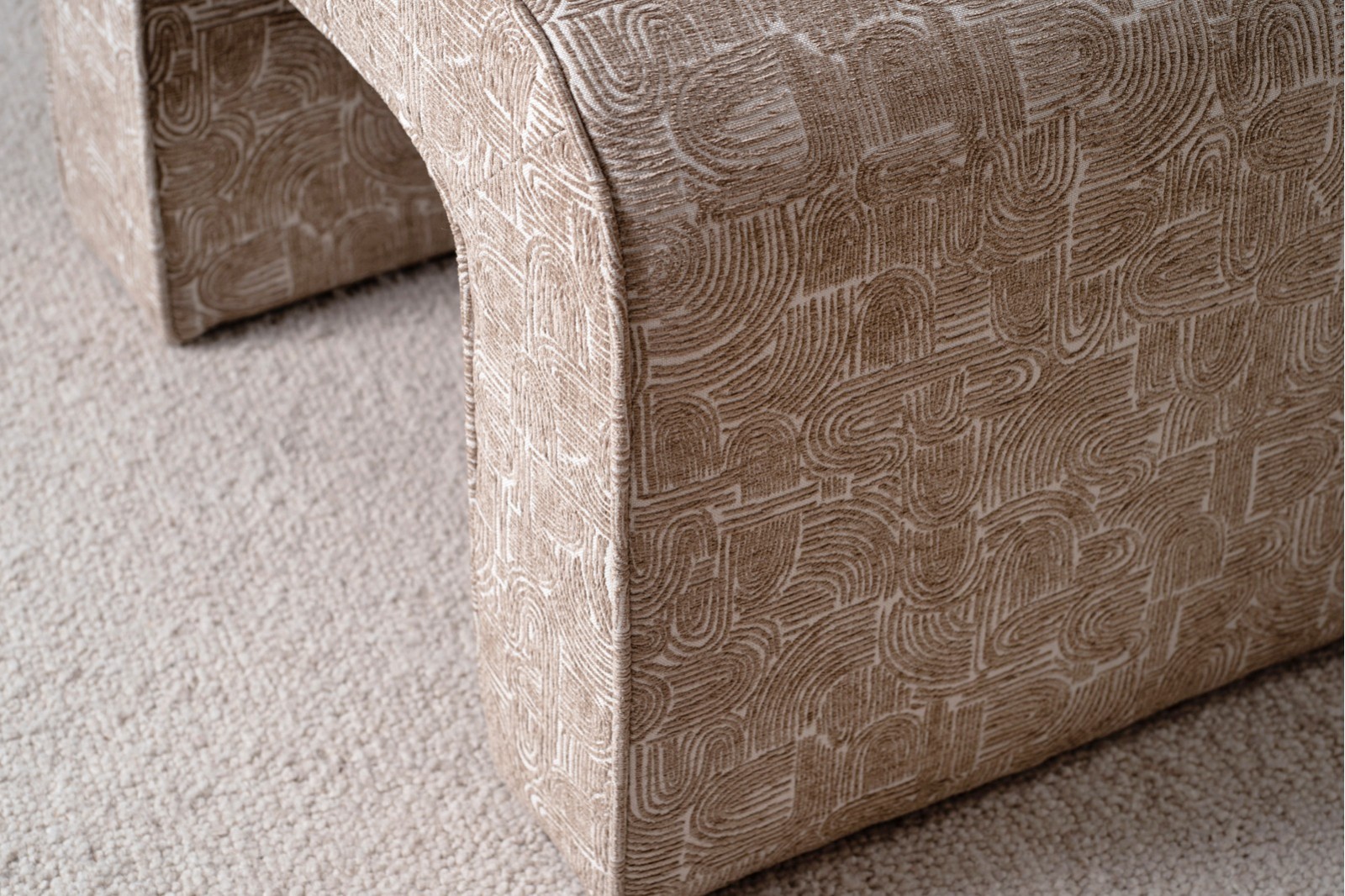NAIA POUF. CAMEL AND BEIGE