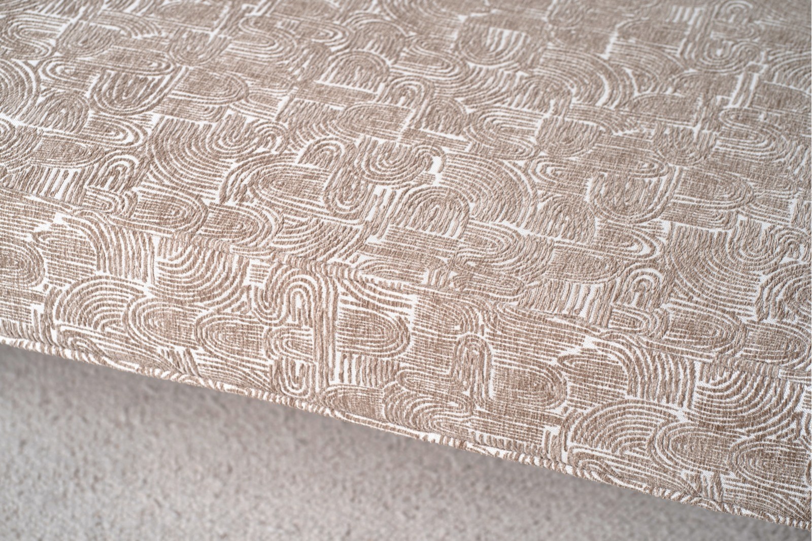 NAIA BENCH. CAMEL AND BEIGE