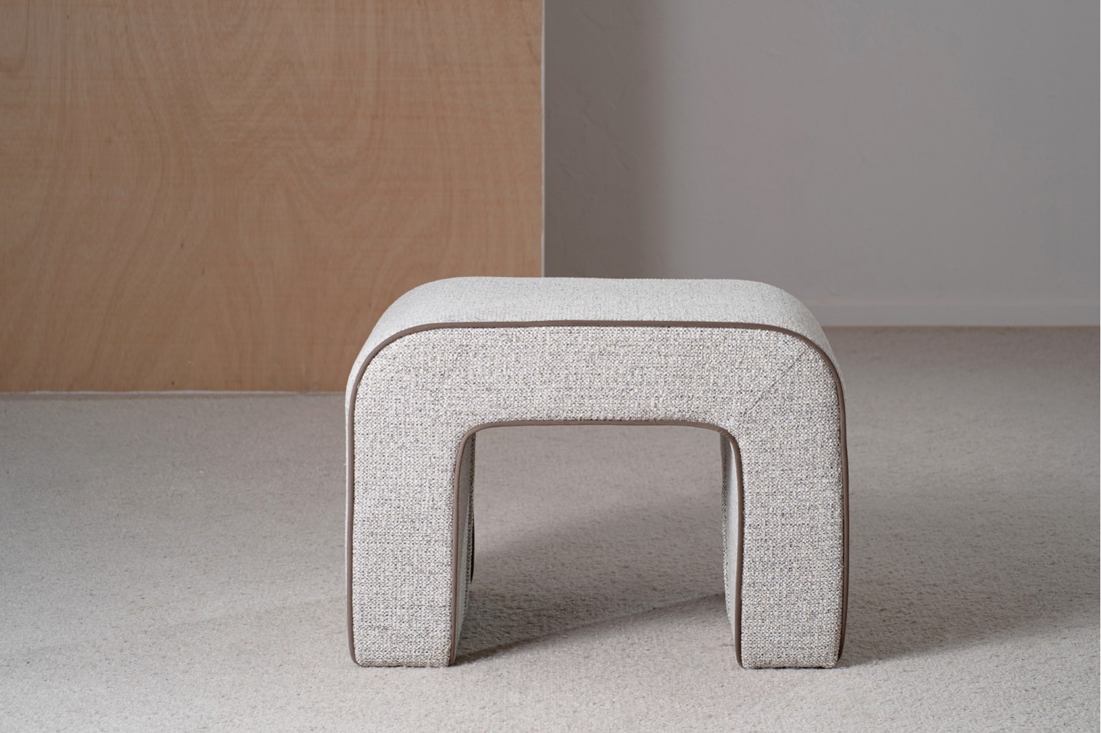 POUF XELA. IVOIRE GRIS TAUPE