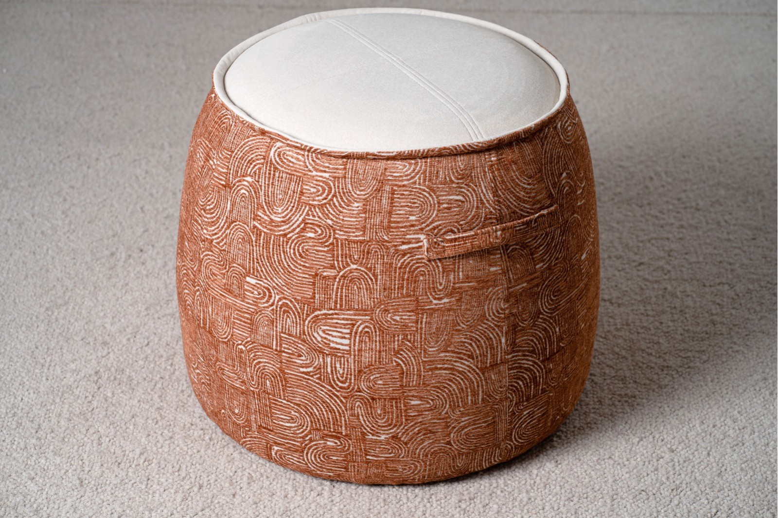 SET 2 EREA POUFS. TERRACOTA AND IVORY