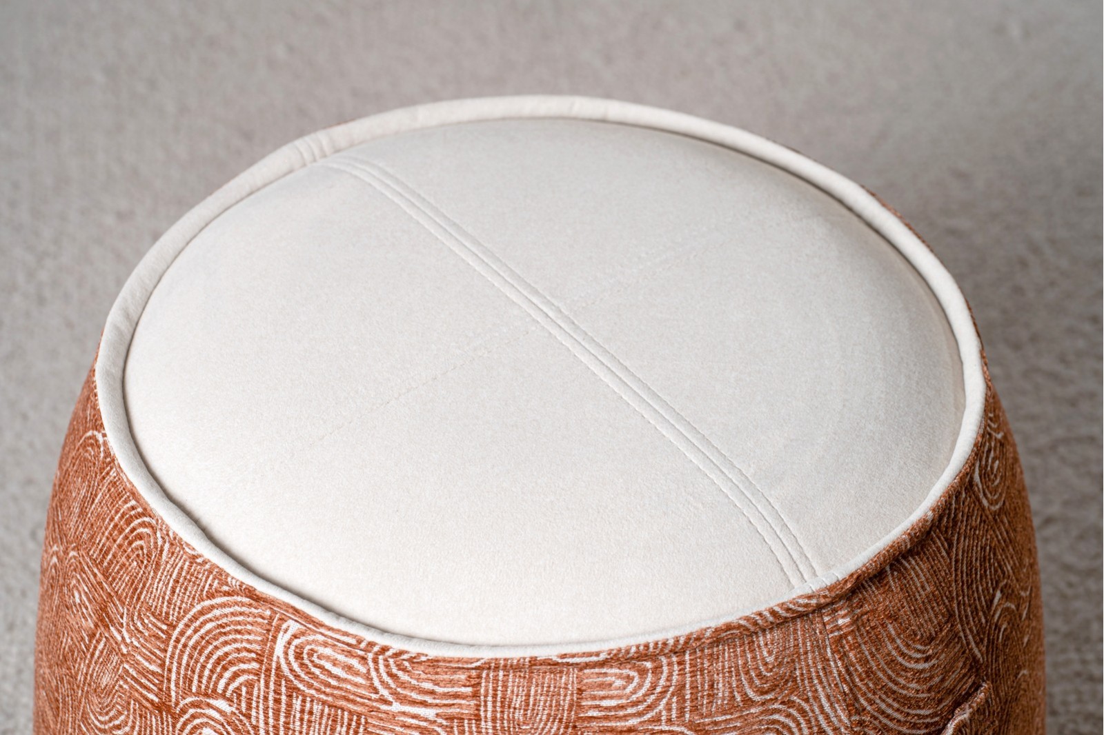 SET 2 EREA POUFS. TERRACOTA AND IVORY