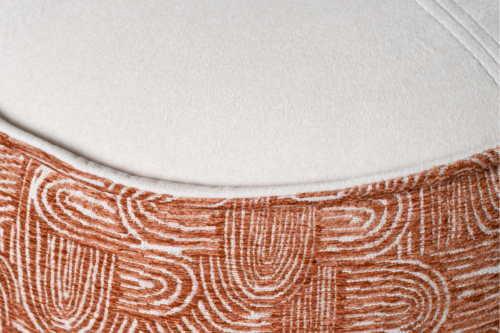 SET 2 EREA POUFS. TERRACOTA AND IVORY