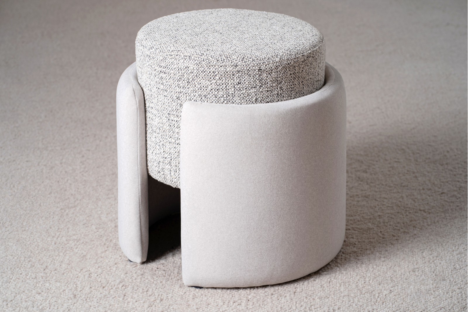 SET 2 XANA POUFS. IVORY GREY
