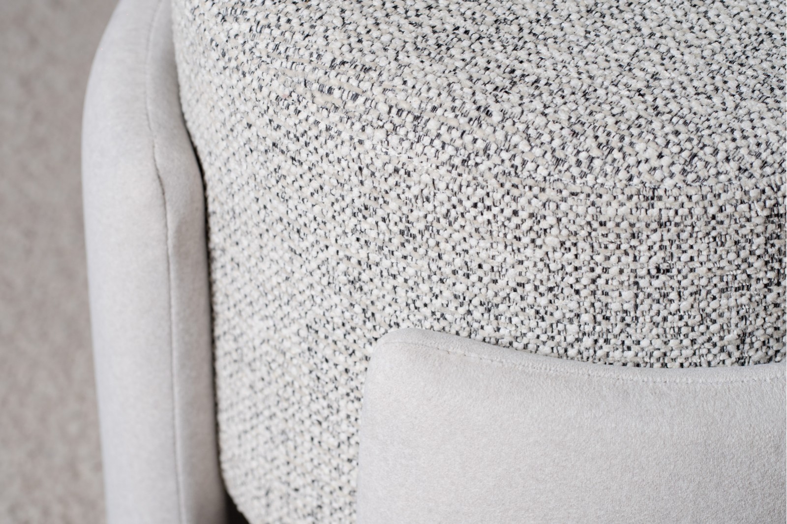 SET 2 XANA POUFS. IVORY GREY