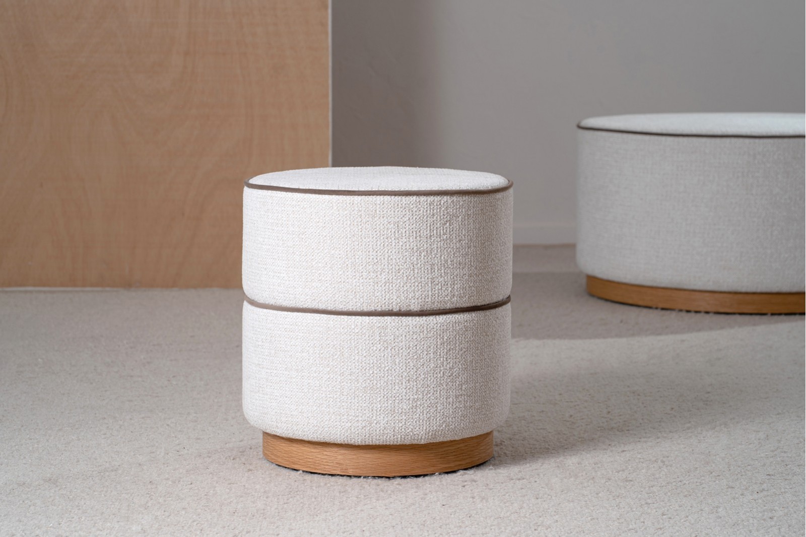 SET 2 POUFS ADA. IVORY AND TAUPE TONES