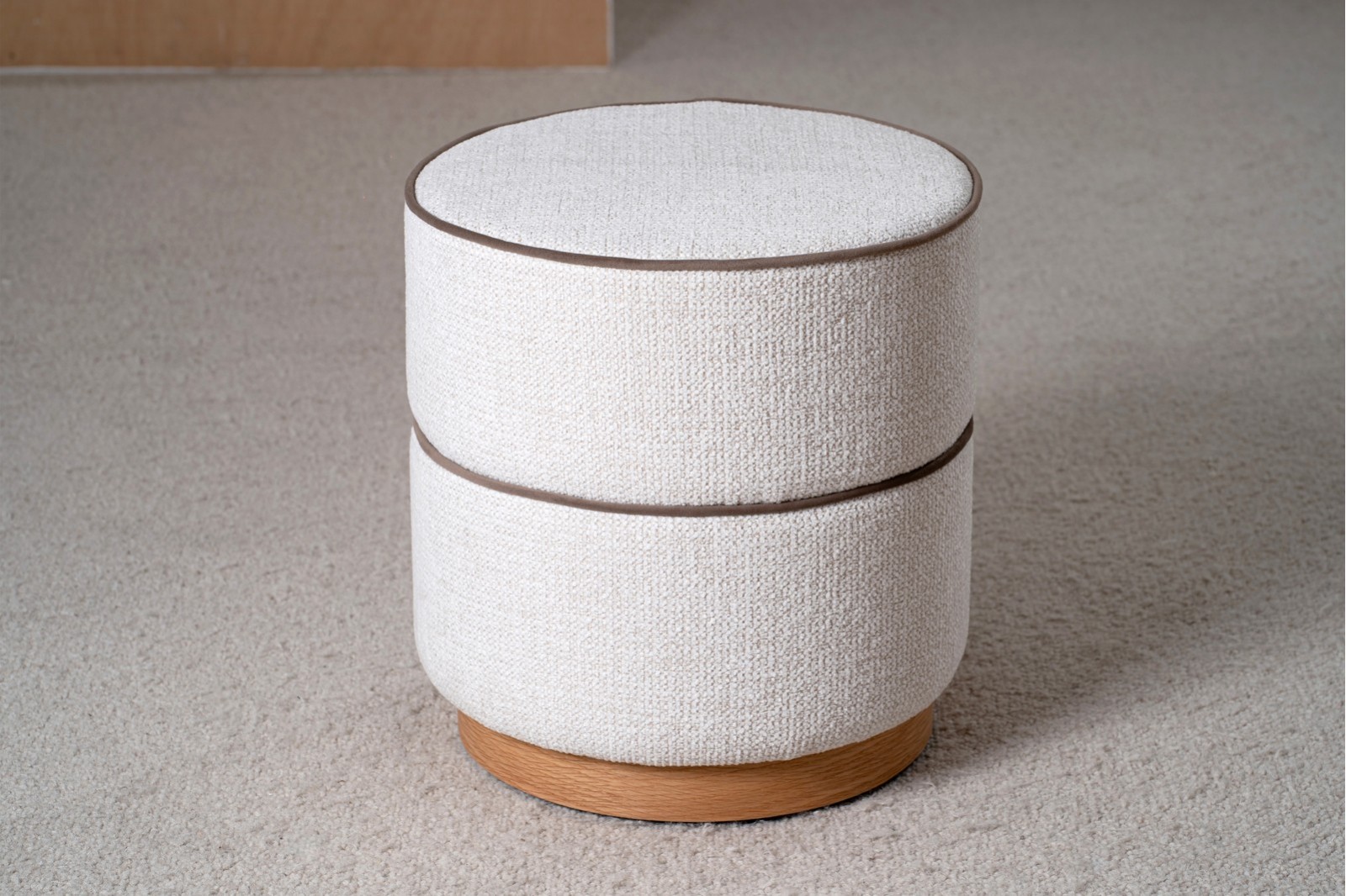 SET 2 POUFS ADA. IVORY AND TAUPE TONES