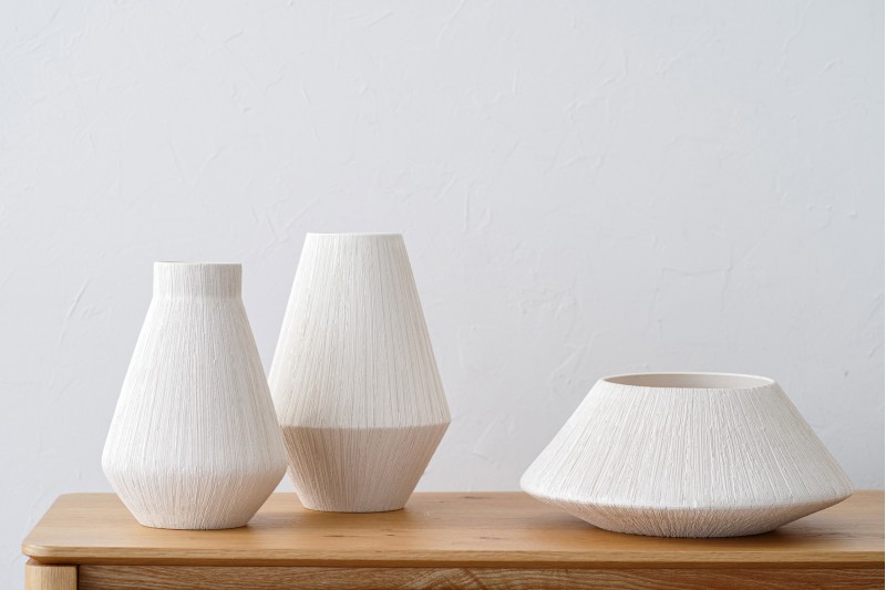 EINÉS COLLECTION: CERAMIC VASES AND CENTREPIECES