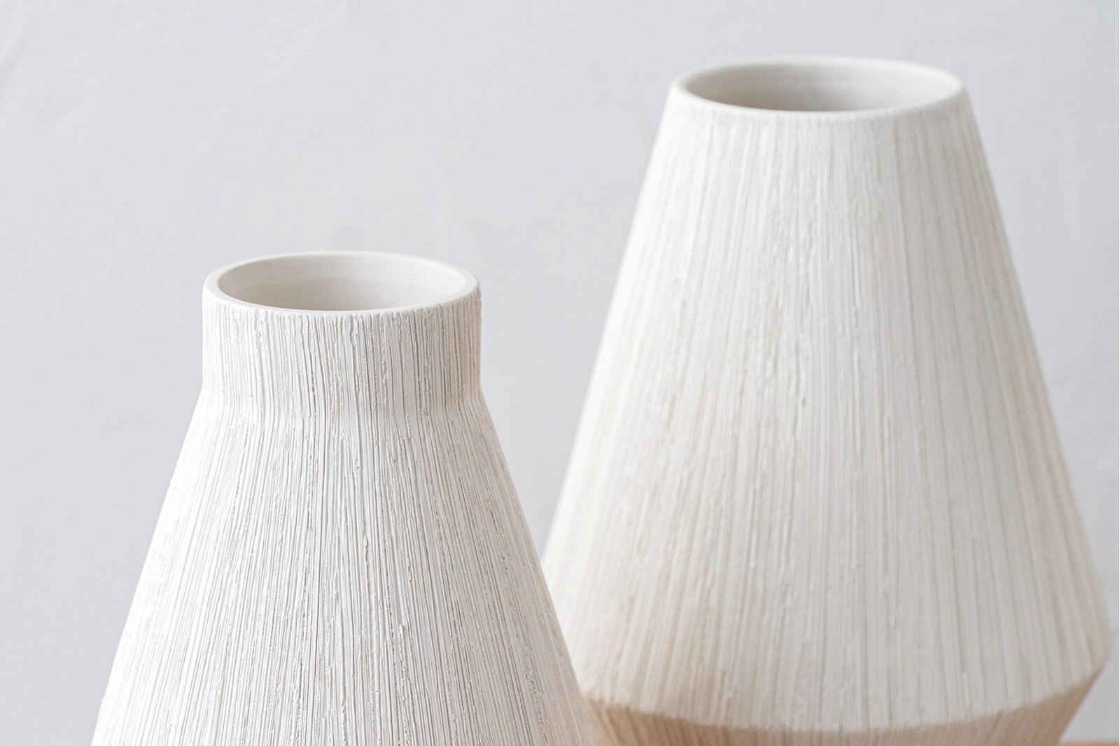 EINÉS COLLECTION: CERAMIC VASES AND CENTREPIECES