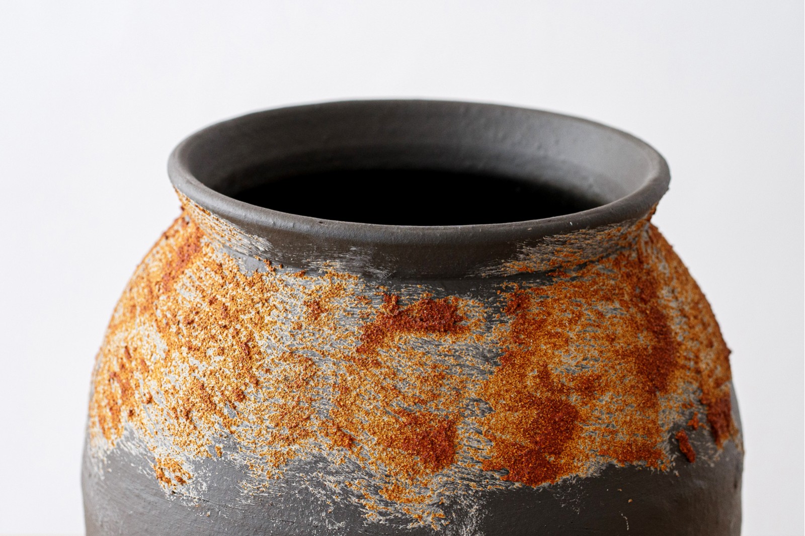 FERRO COLLECTION: CERAMIC VESSELS
