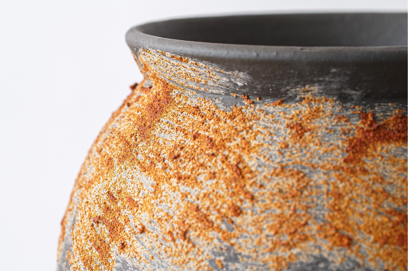 FERRO COLLECTION: CERAMIC VESSELS