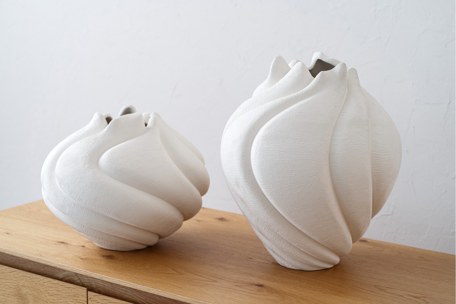 RISCO COLLECTION: CERAMIC VASE AND CENTREPIECE