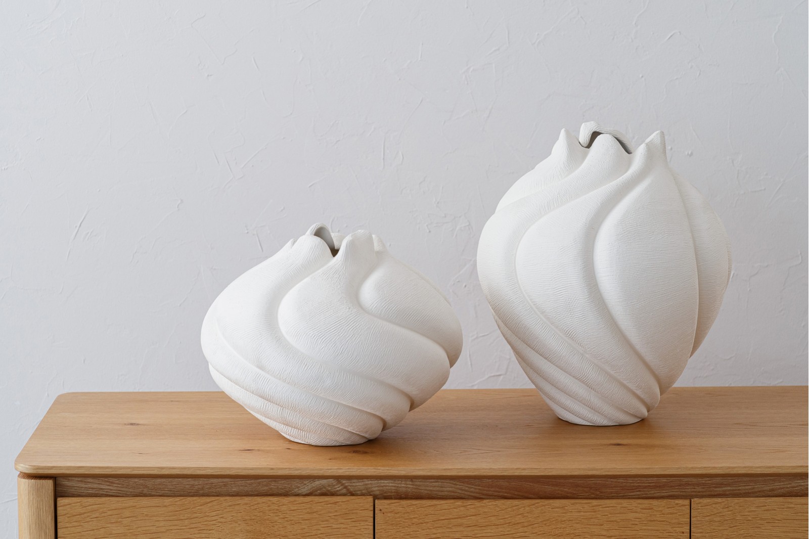 RISCO COLLECTION: CERAMIC VASE AND CENTREPIECE