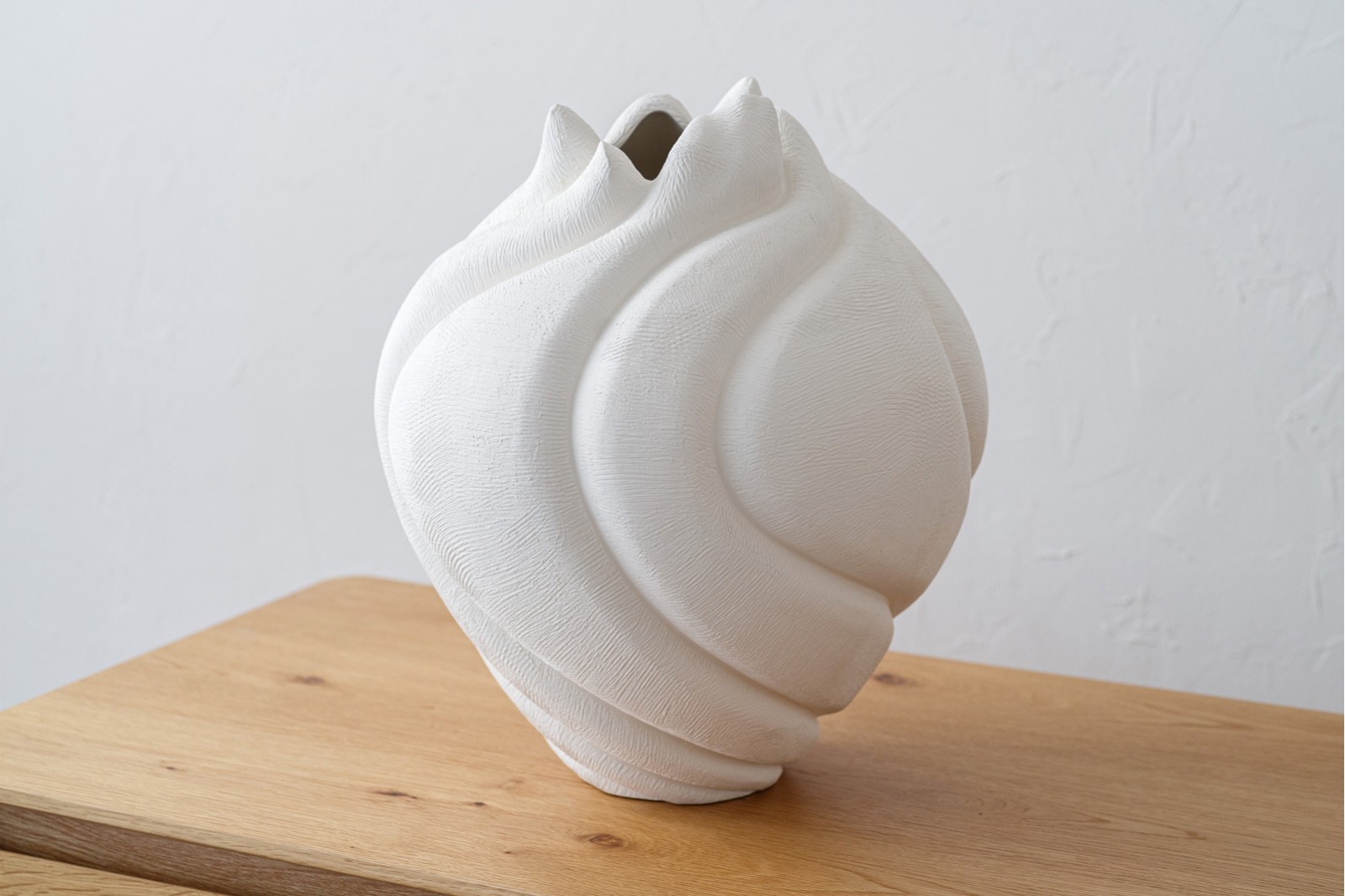 RISCO COLLECTION: CERAMIC VASE AND CENTREPIECE