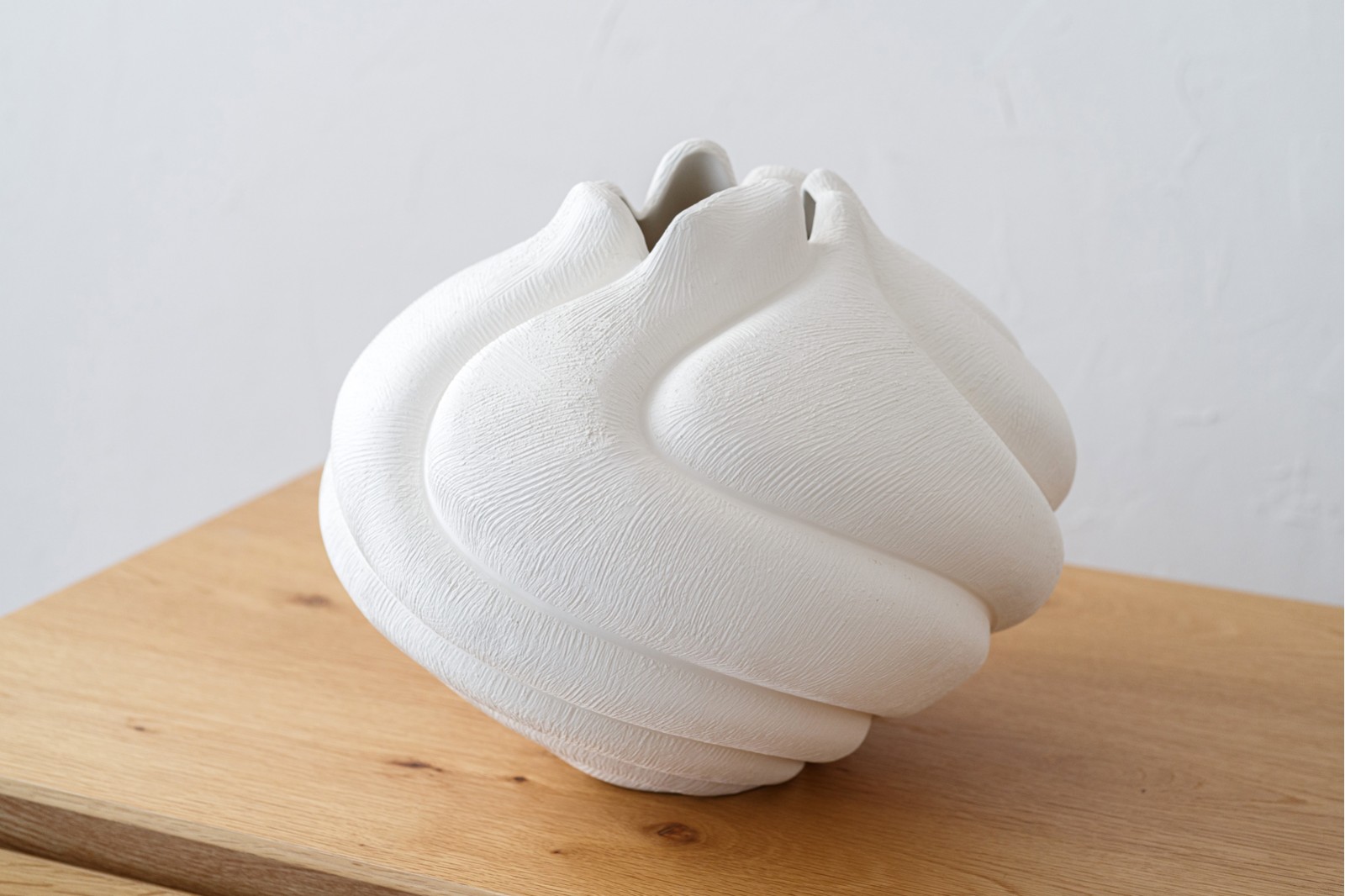 RISCO COLLECTION: CERAMIC VASE AND CENTREPIECE
