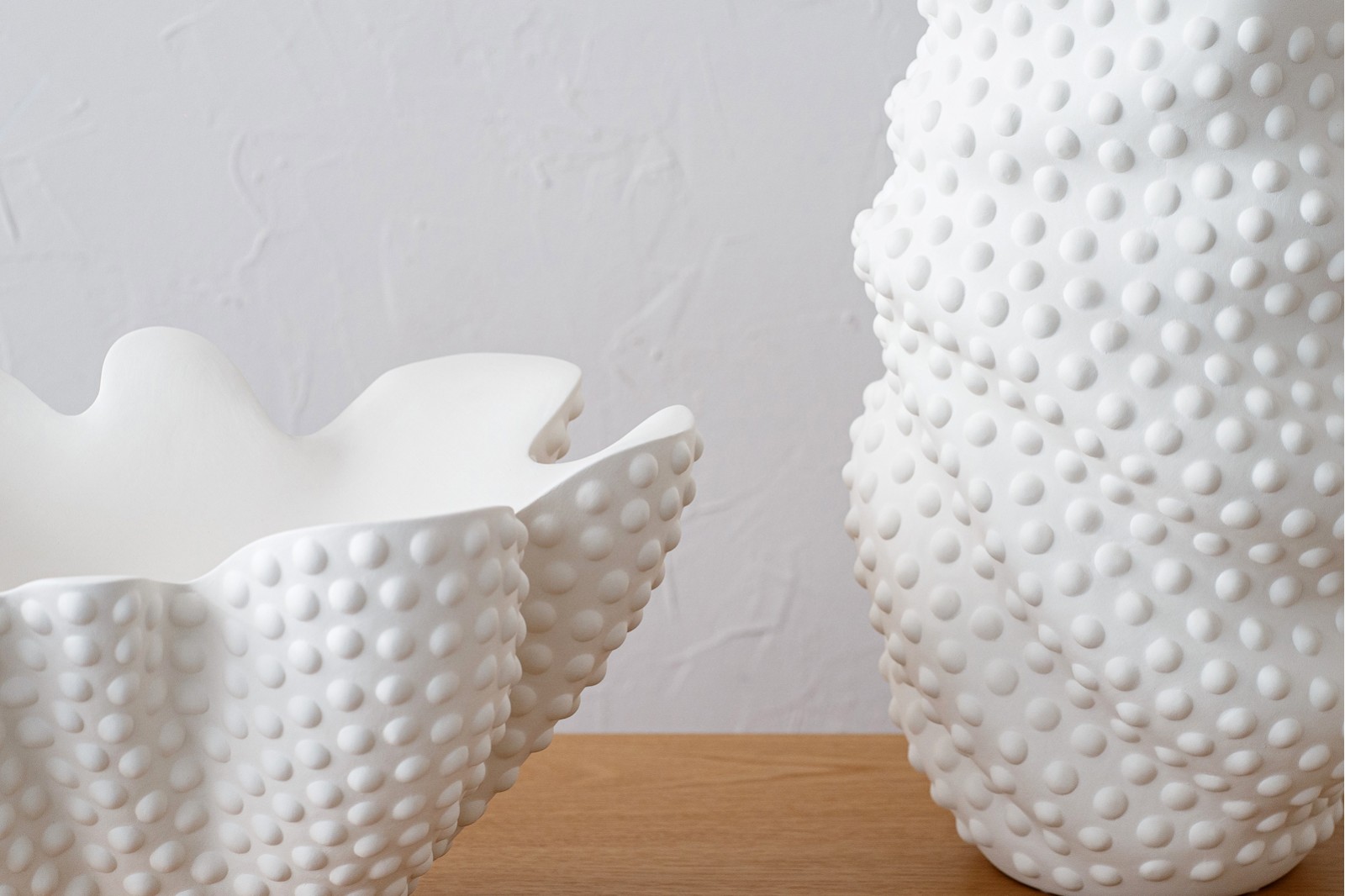 SOIA COLLECTION: CERAMIC VASE AND CENTREPIECE