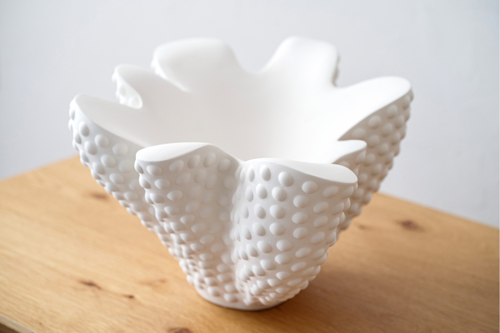 SOIA COLLECTION: CERAMIC VASE AND CENTREPIECE