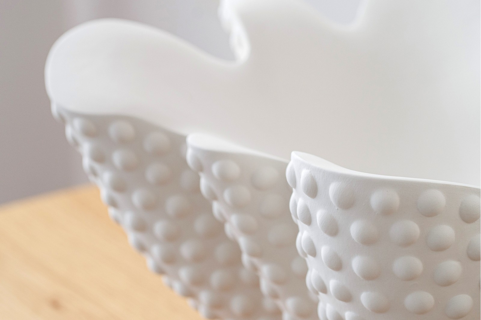 SOIA COLLECTION: CERAMIC VASE AND CENTREPIECE