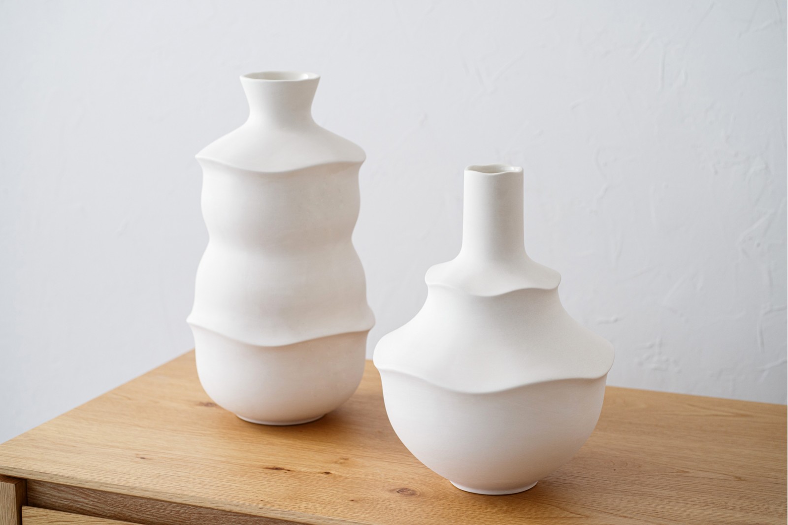 ALÉN COLLECTION: WHITE CERAMIC VASES