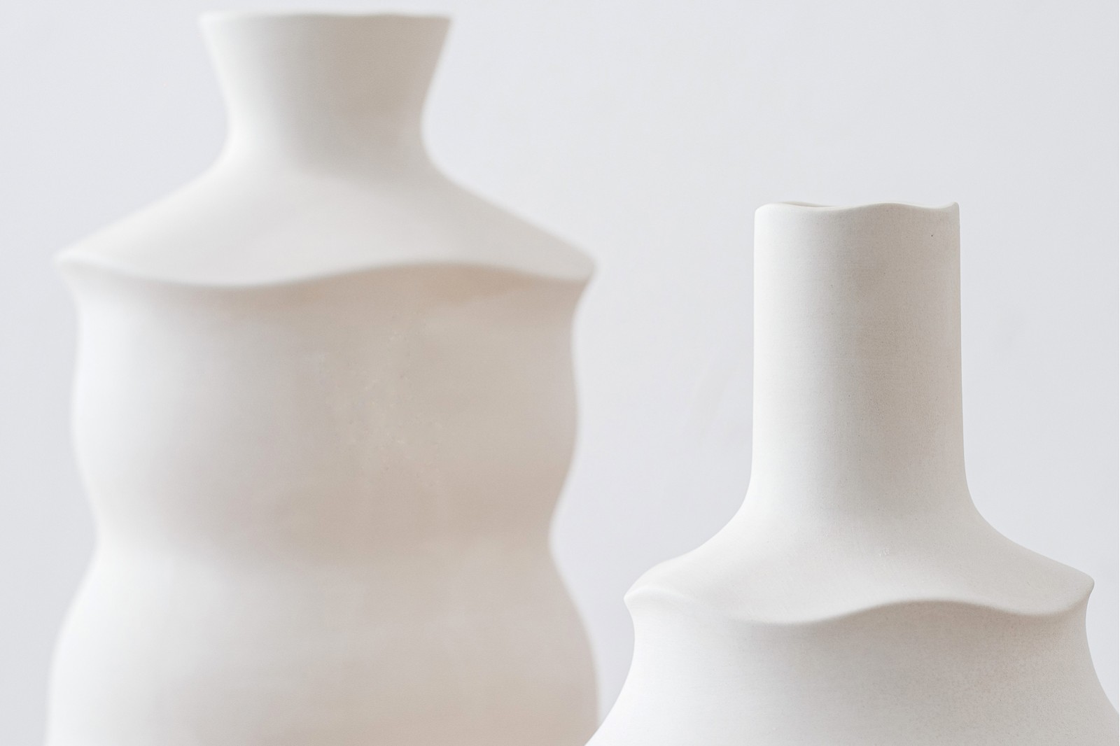 ALÉN COLLECTION: WHITE CERAMIC VASES