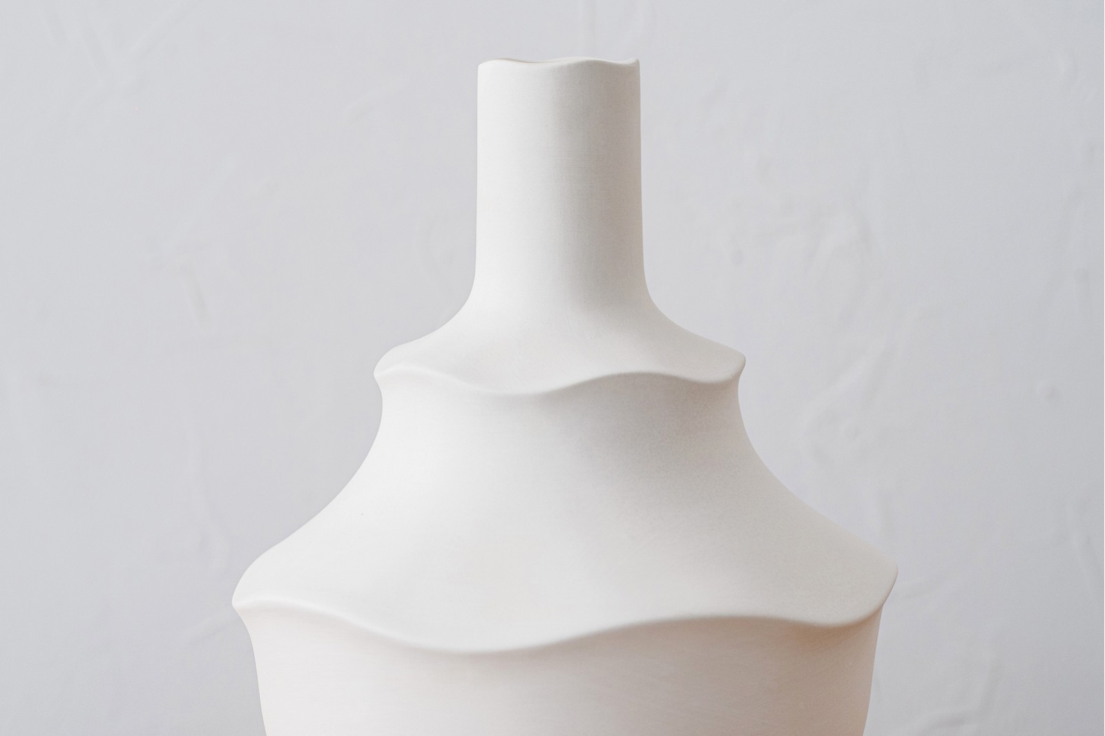 ALÉN COLLECTION: WHITE CERAMIC VASES