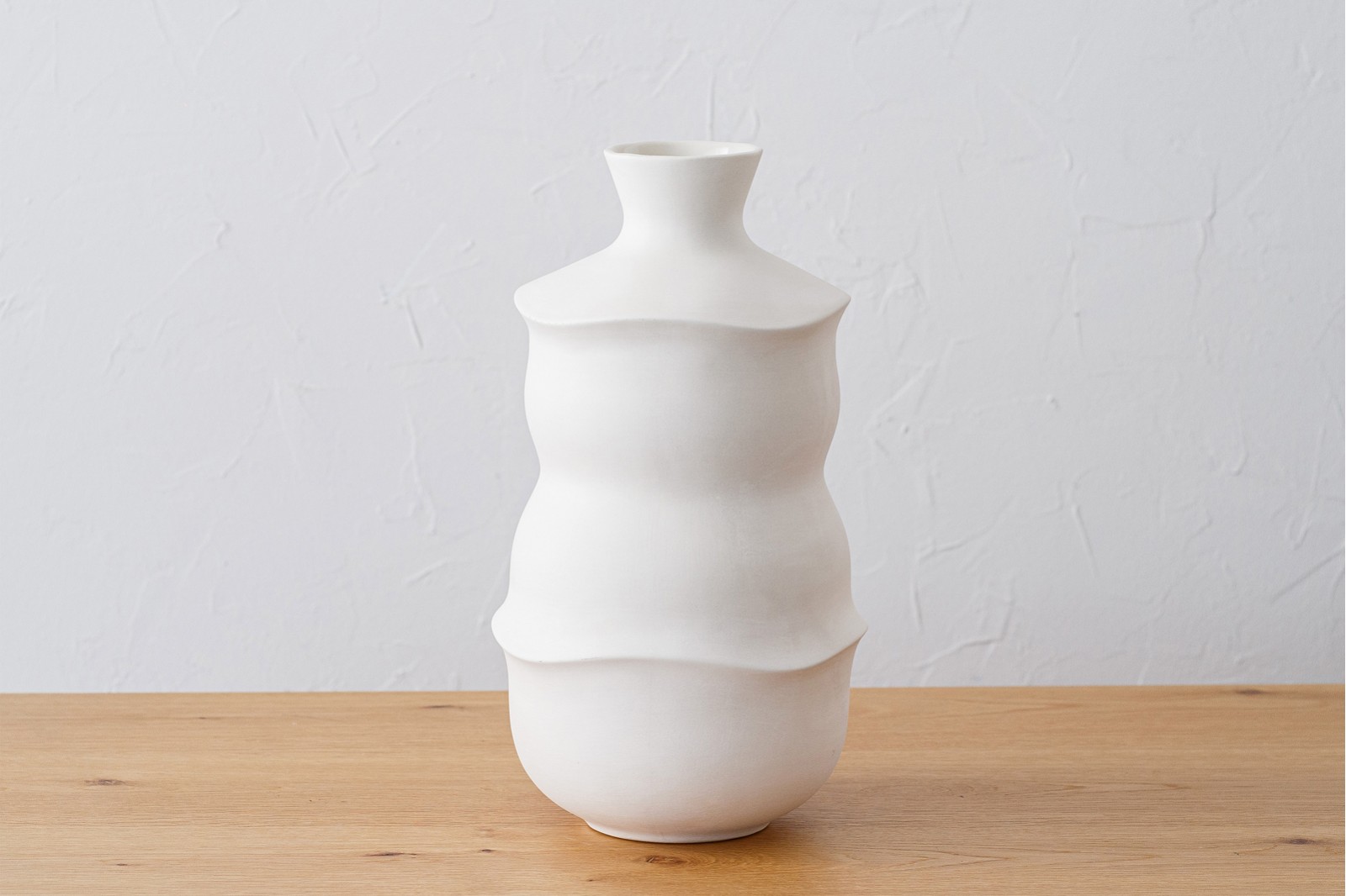 ALÉN COLLECTION: WHITE CERAMIC VASES