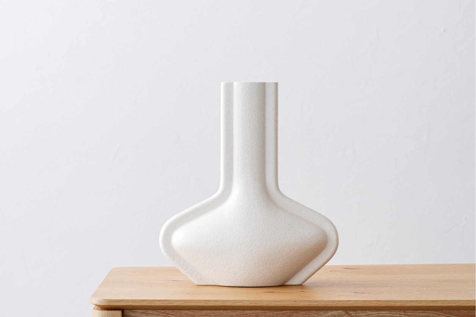 DARA COLLECTION: CERAMIC VASES