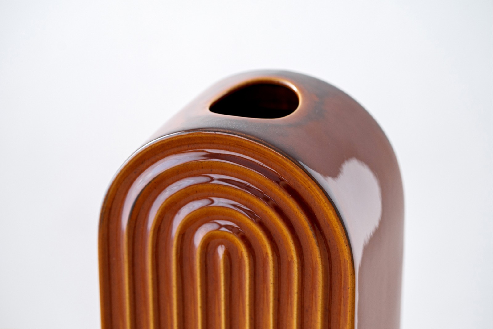 NERVA COLLECTION: CERAMIC VASES