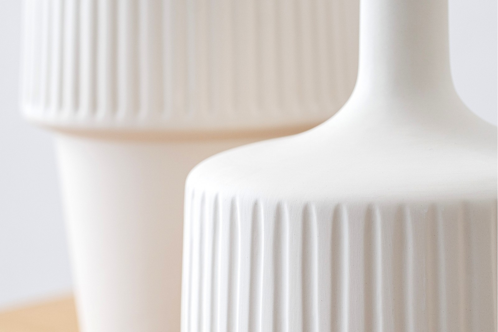 VESTA COLLECTION: WHITE CERAMIC VASES