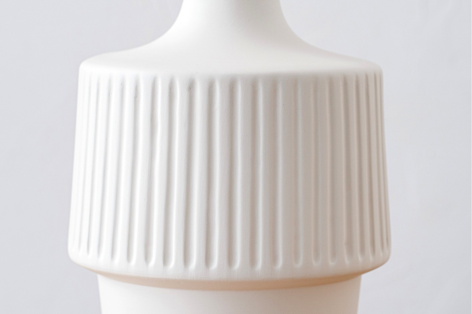 VESTA COLLECTION: WHITE CERAMIC VASES