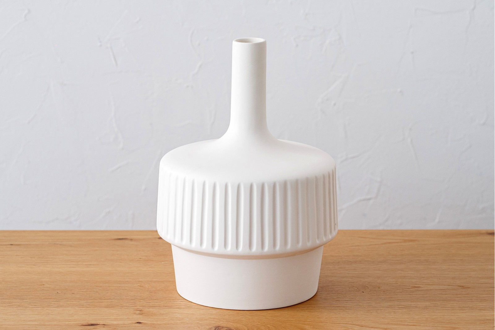 VESTA COLLECTION: WHITE CERAMIC VASES