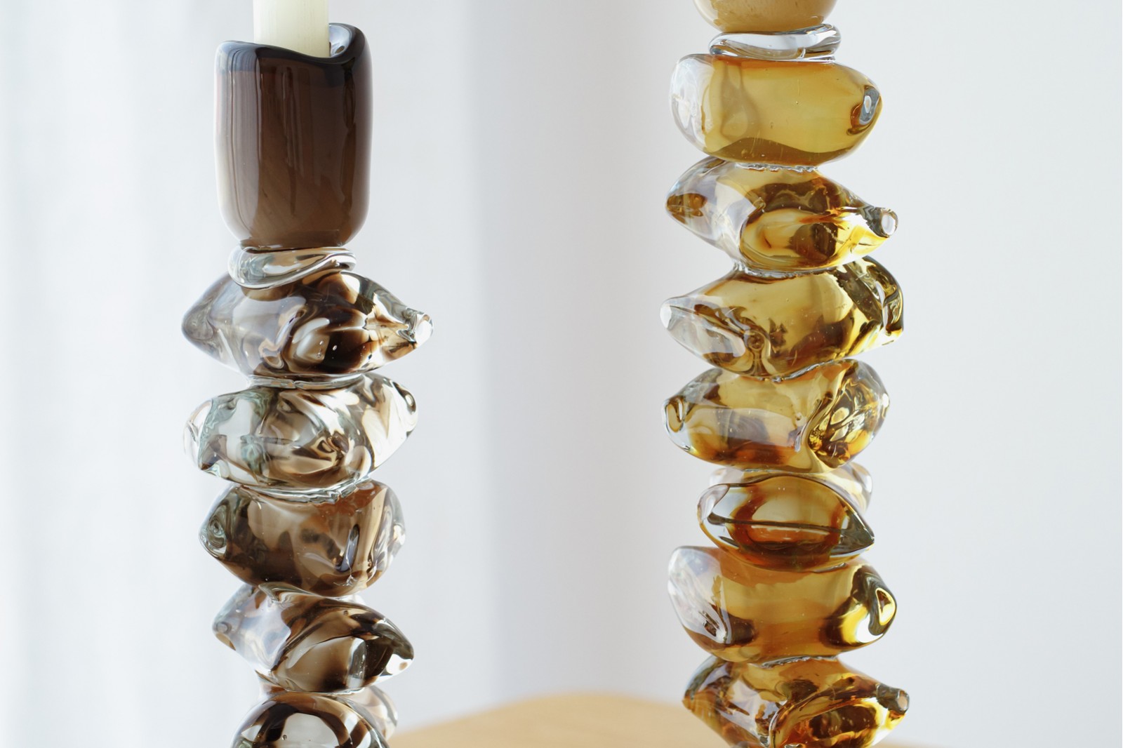 COLECCIÓN ALDÁN: CANDELABROS VIDRIO ÁMBAR VERDE