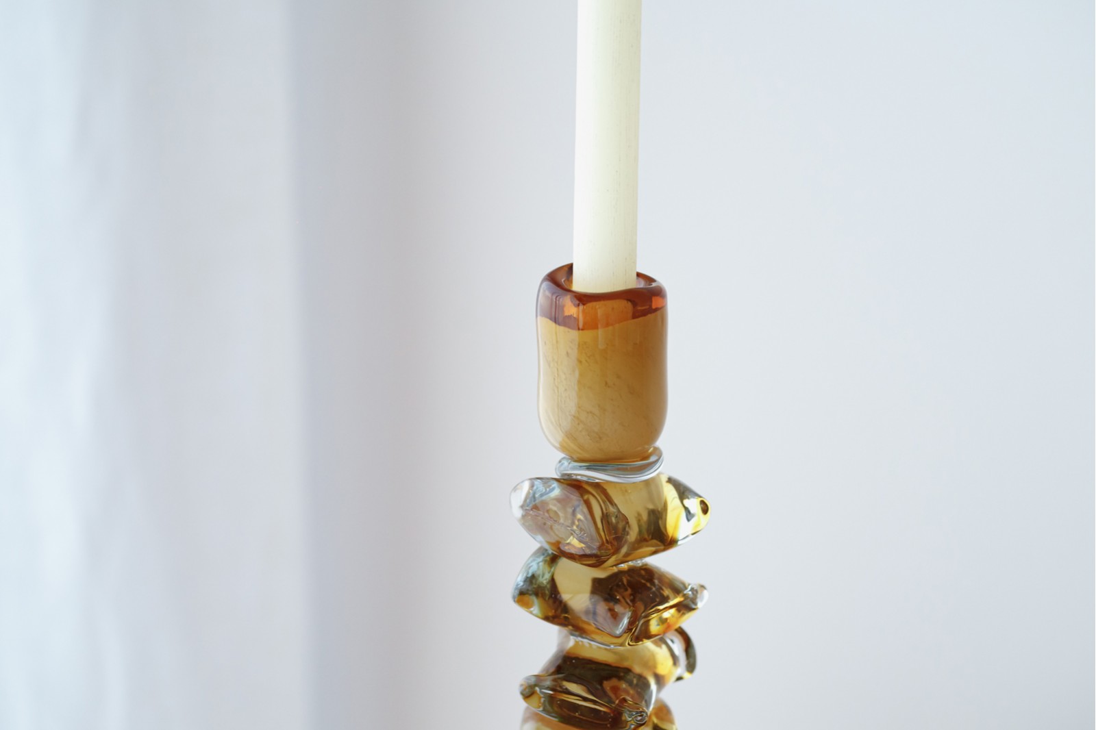 ALDÁN COLLECTION: GREEN AMBER GLASS CANDLES HOLDERS
