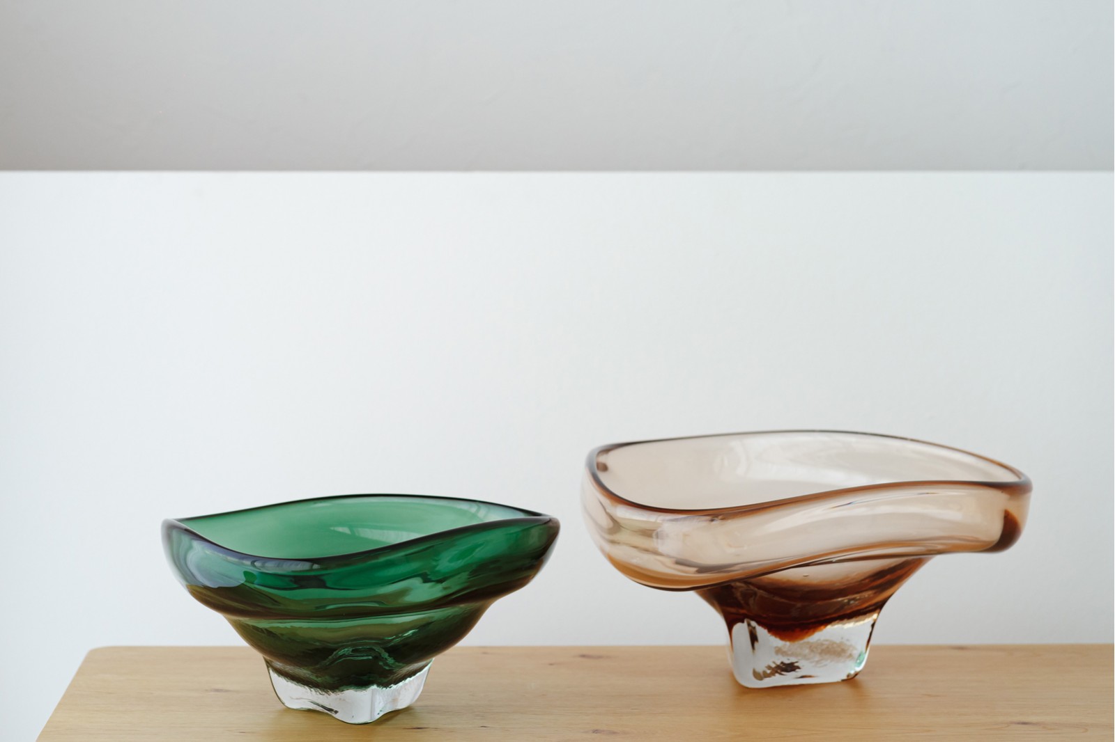 EREA COLLECTION: COLORED GLASS TABLE CENTREPIECES