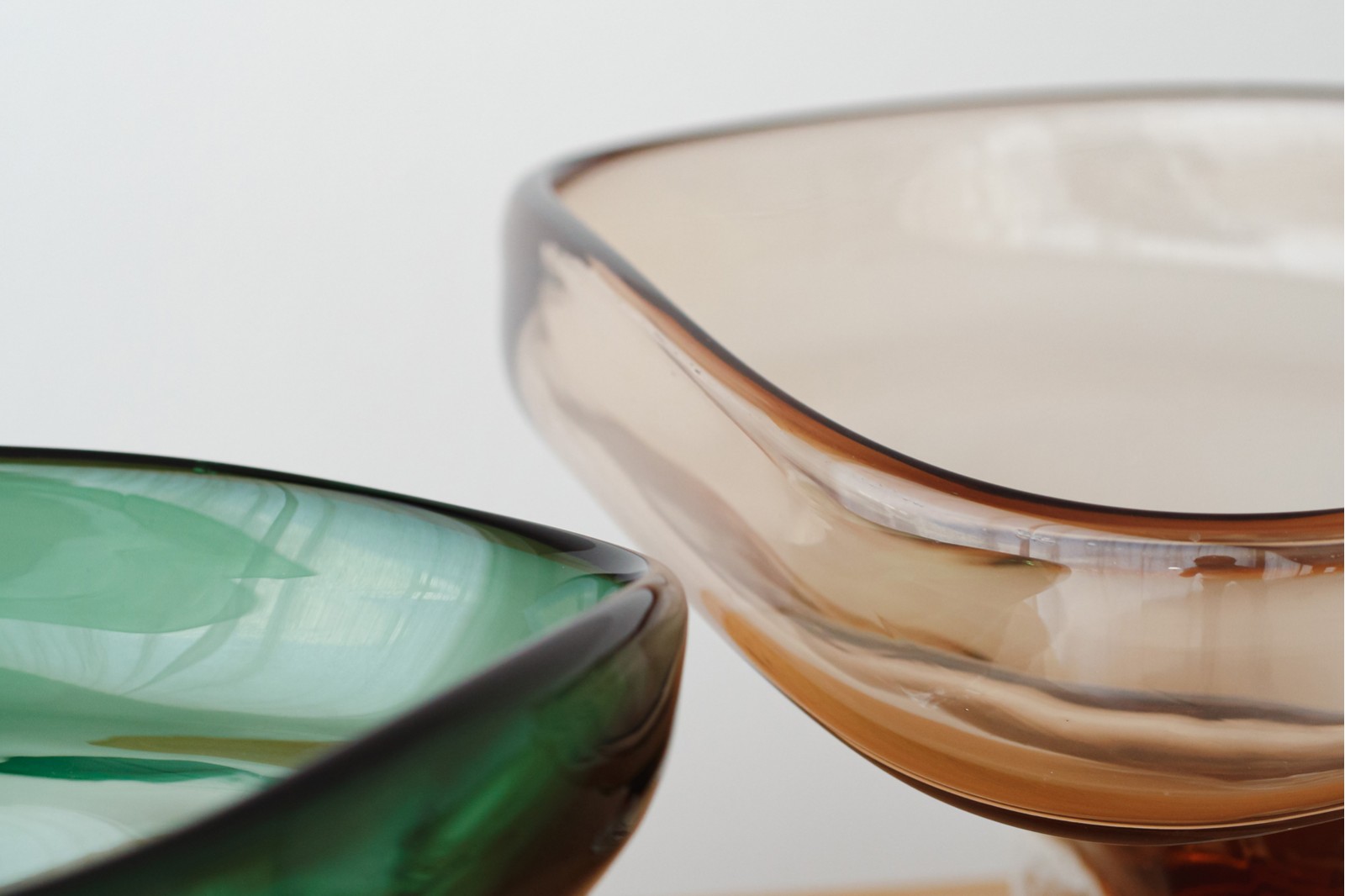EREA COLLECTION: COLORED GLASS TABLE CENTREPIECES