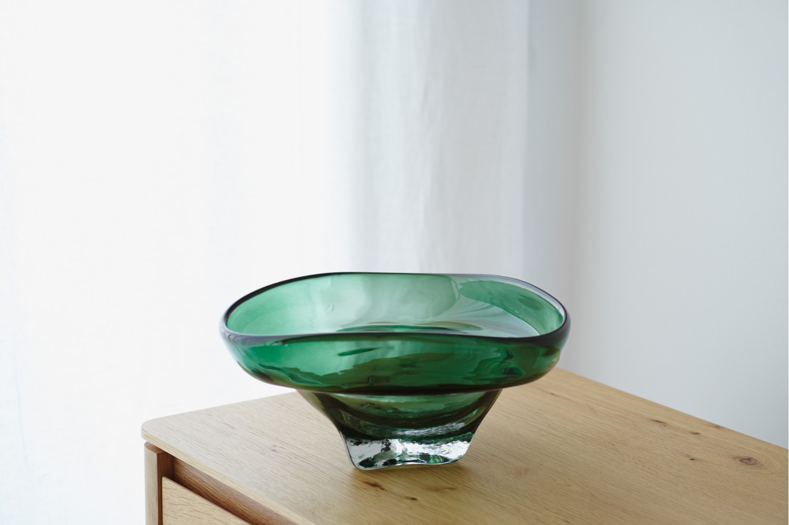 EREA COLLECTION: COLORED GLASS TABLE CENTREPIECES