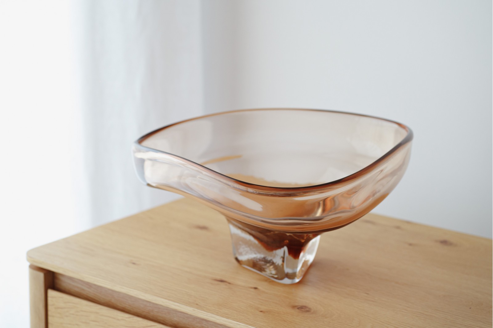 EREA COLLECTION: COLORED GLASS TABLE CENTREPIECES