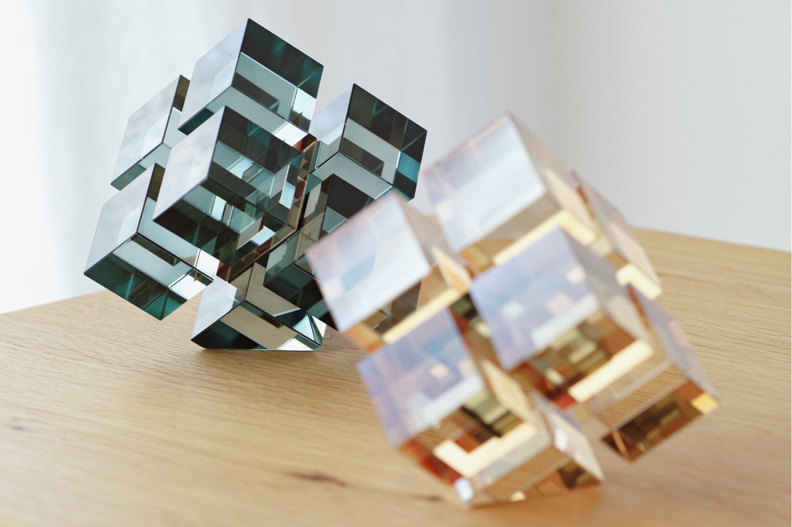 PUZZLE COLLECTION: BLUE PEARL GLASS CUBE