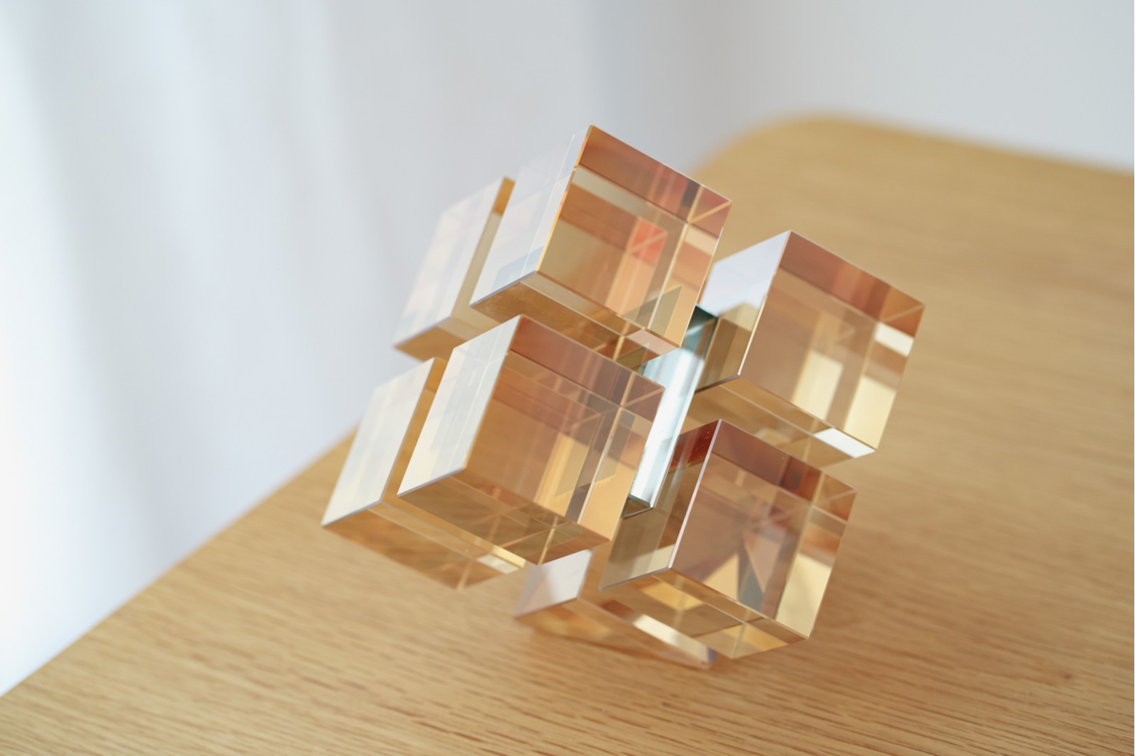 PUZZLE COLLECTION: BLUE PEARL GLASS CUBE