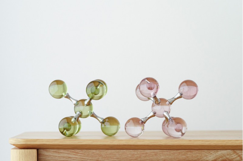 SET 2 PIECES BURGUNDY AND GREEN CRYSTAL. ATOMO