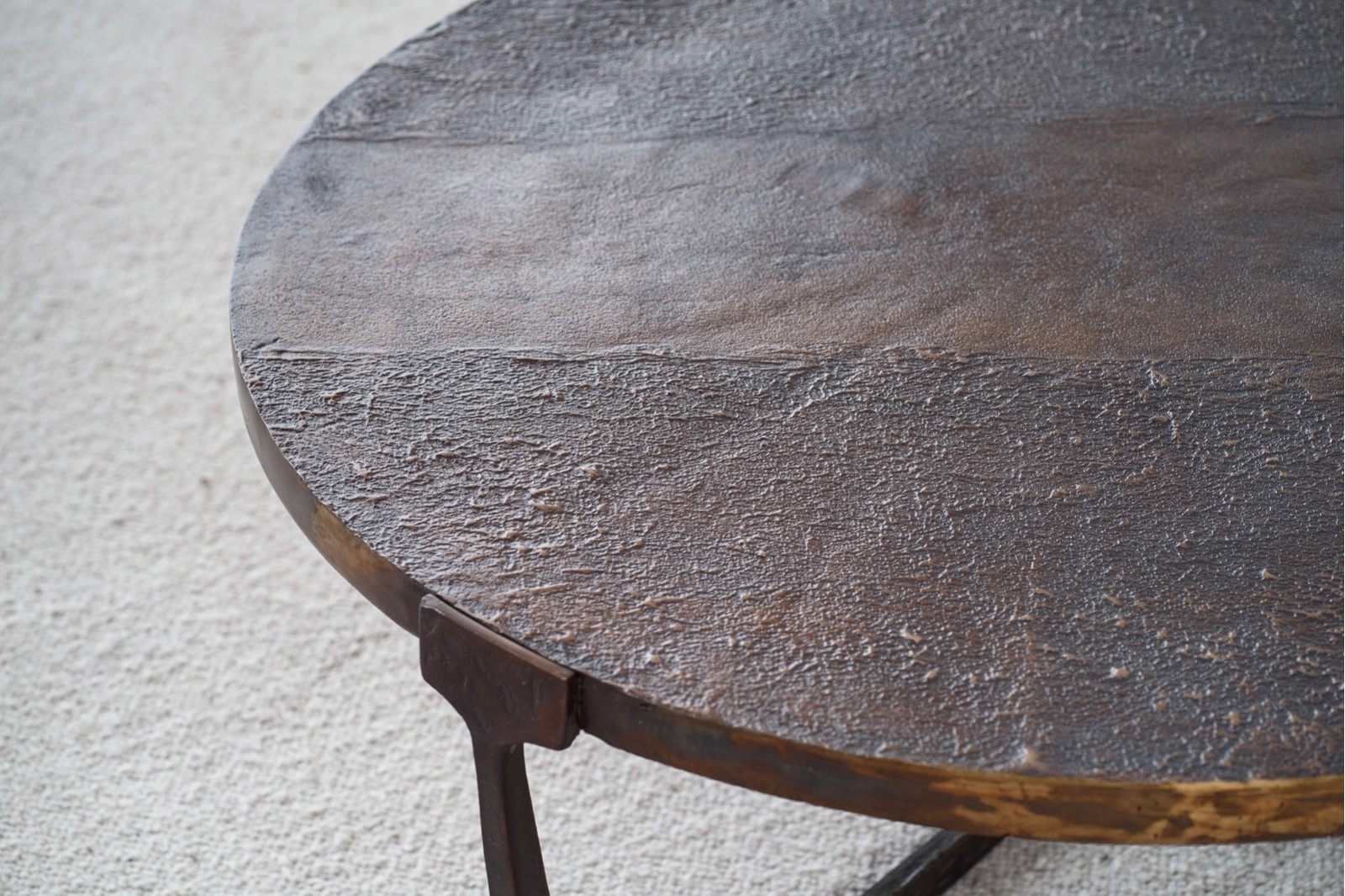 TABLE BASSE HELIA. FER ET ALUMINIUM