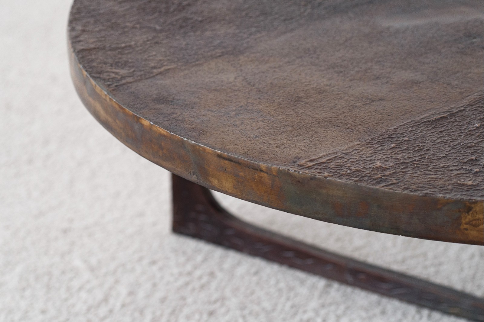 TABLE BASSE HELIA. FER ET ALUMINIUM