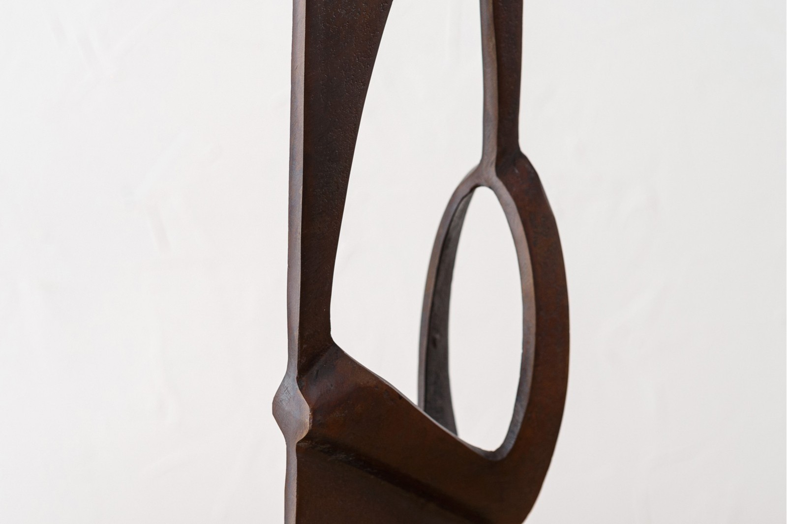 ESCULTURA ABSTRACTA METAL. ACABADO OXIDO