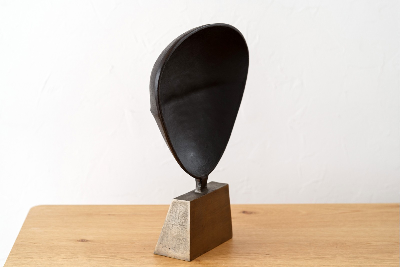 ESCULTURA MÁSCARA METAL. NEGRO ORO VIEJO