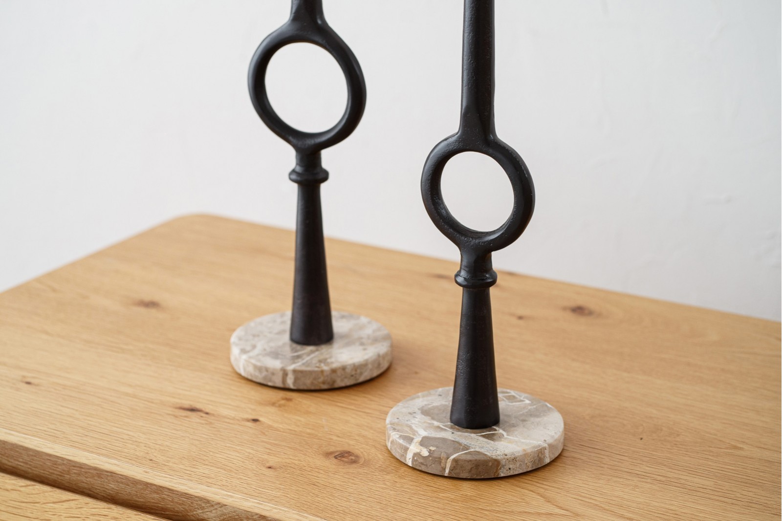 SET 2 CANDELABROS. ACABADO BRONZE MARMOL